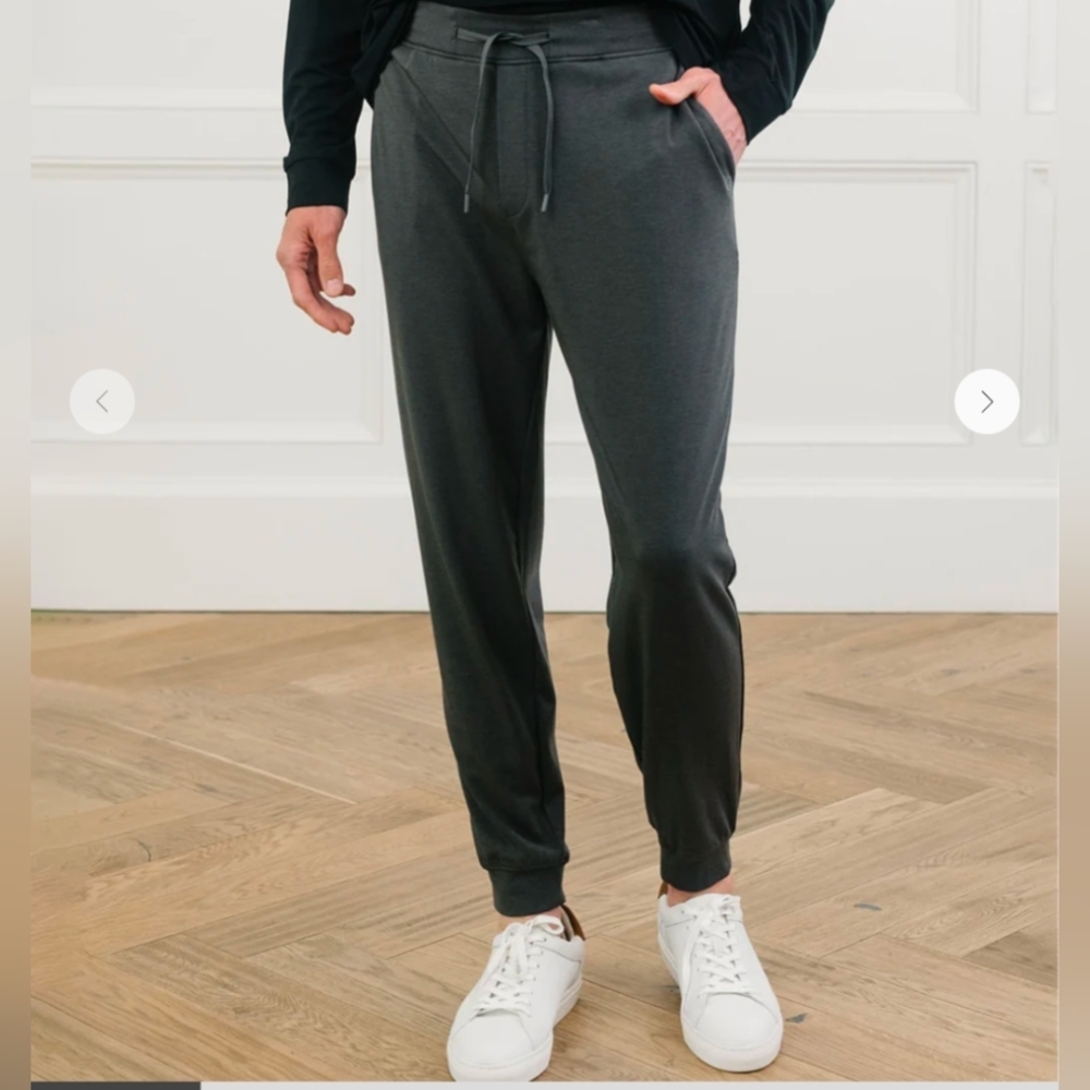 Cozy Earth Gray Athletic Joggers with Tapered Fit‎ and Elastic Cuffs. New. XXL